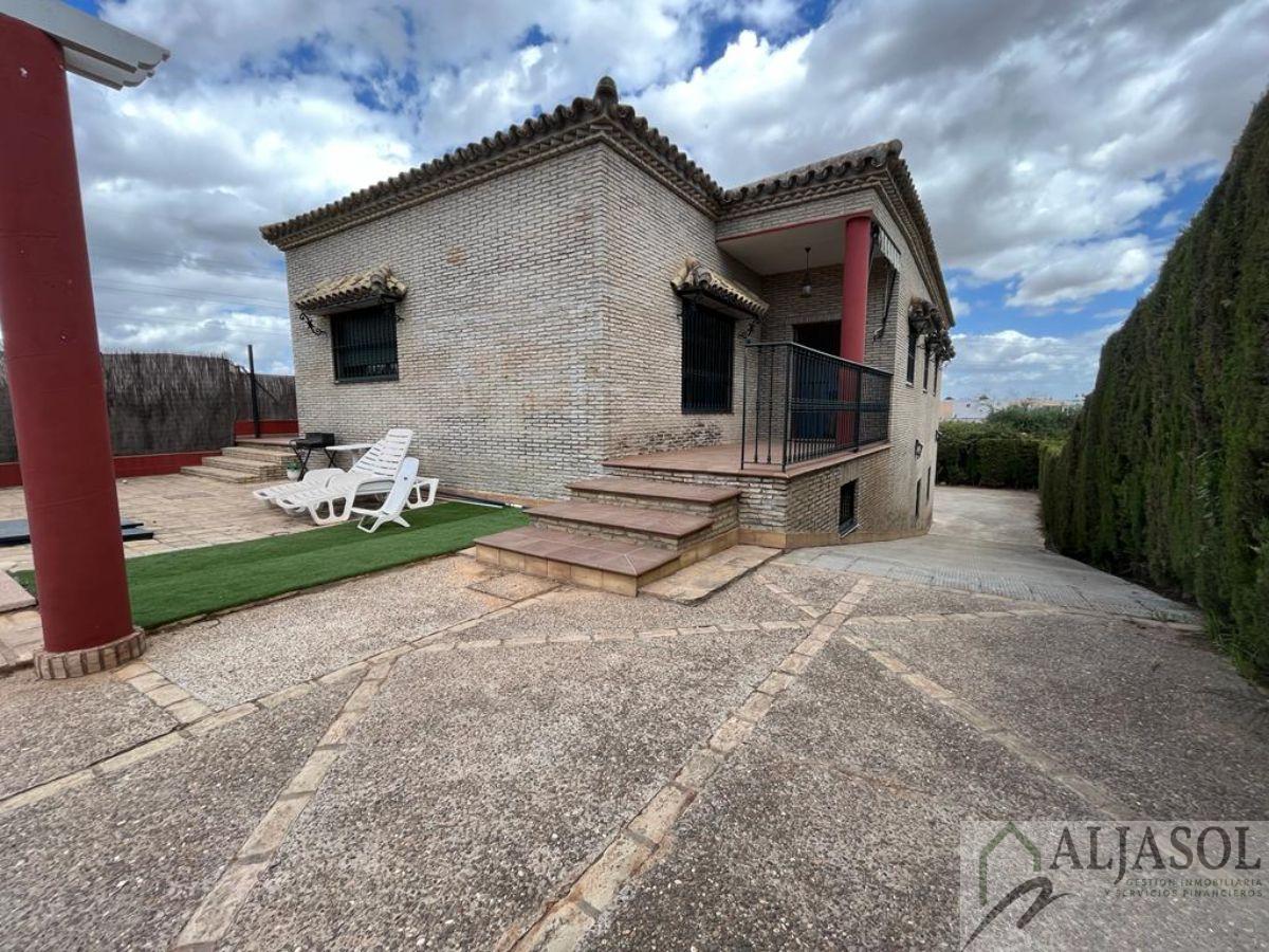 For sale of chalet in Bollullos de la Mitación
