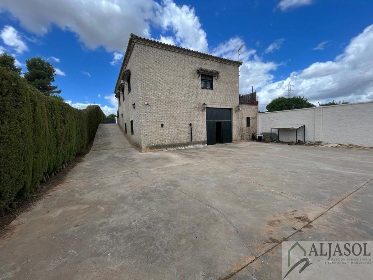 For sale of chalet in Bollullos de la Mitación