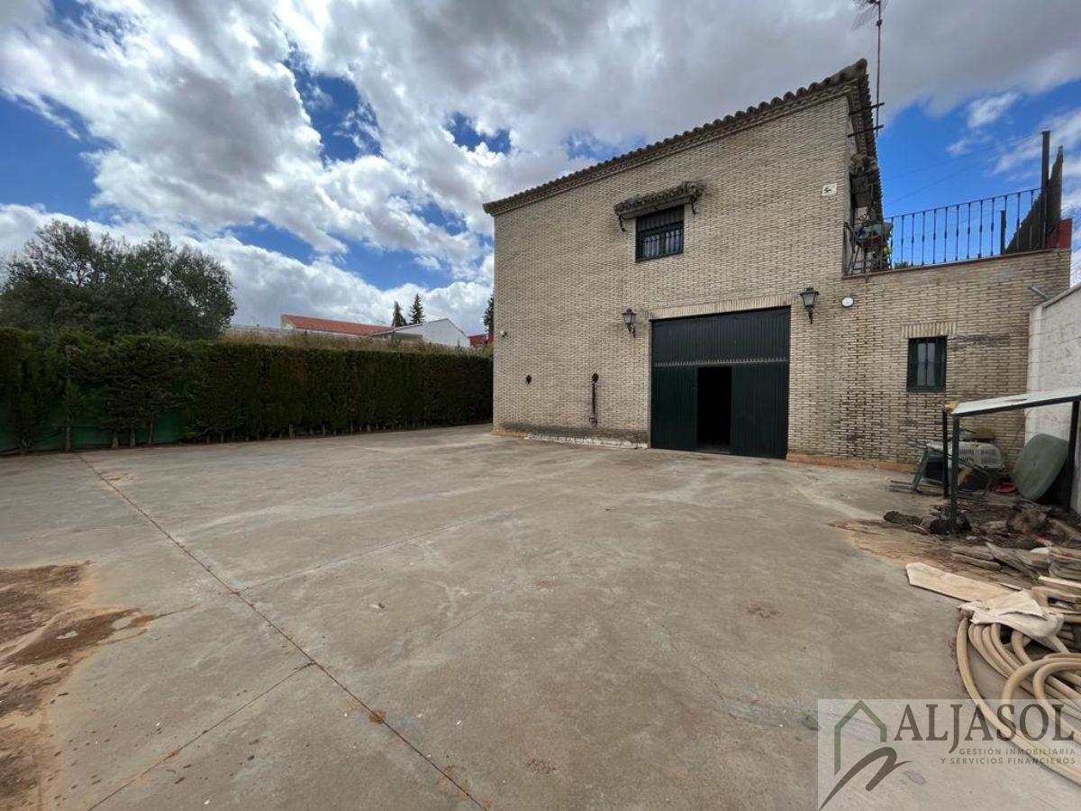 For sale of chalet in Bollullos de la Mitación
