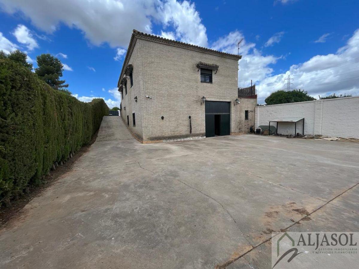 For sale of chalet in Bollullos de la Mitación