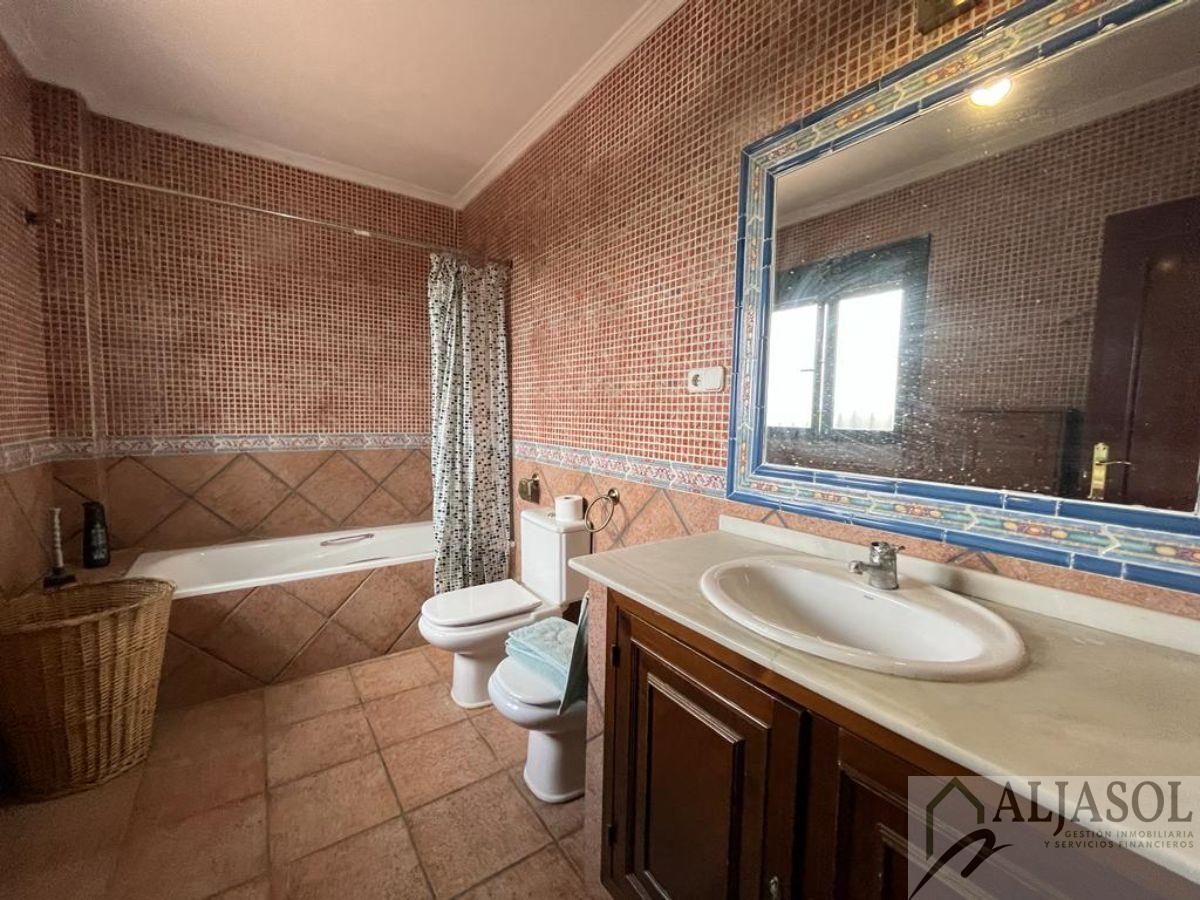 For sale of chalet in Bollullos de la Mitación