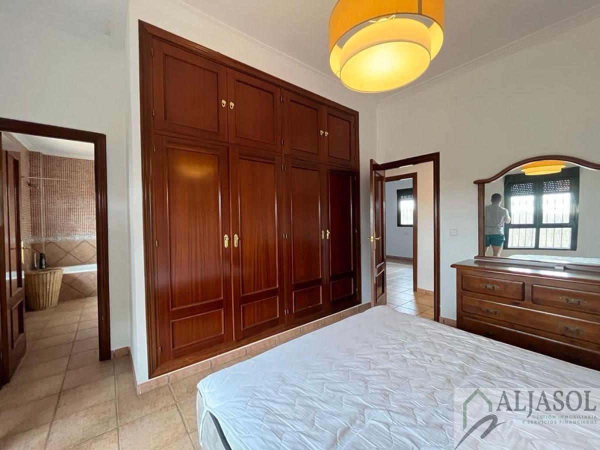 For sale of chalet in Bollullos de la Mitación