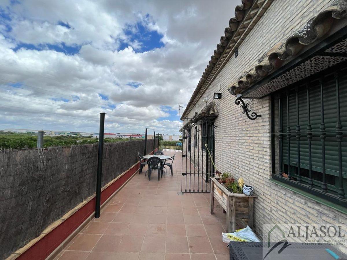 For sale of chalet in Bollullos de la Mitación