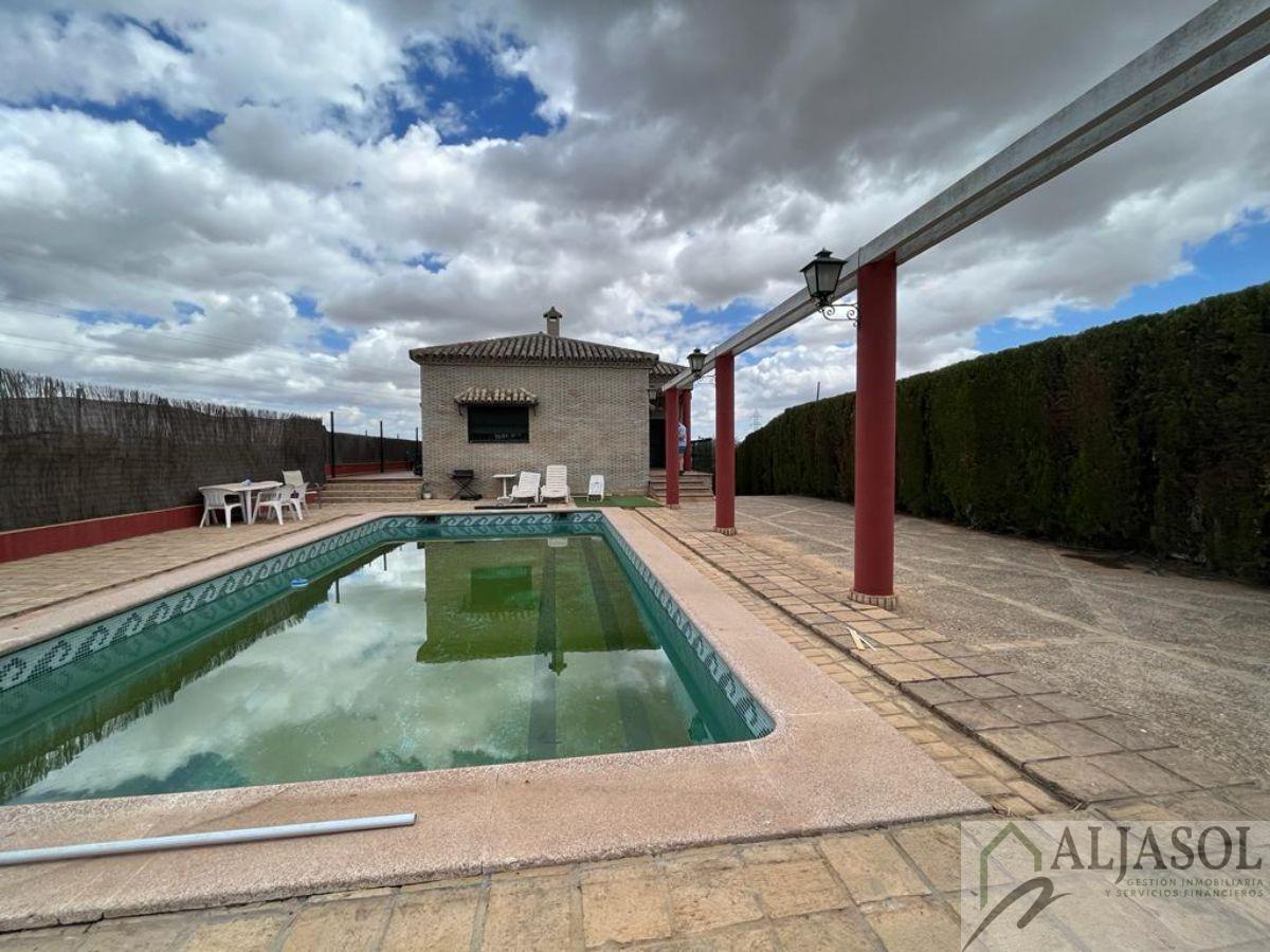 For sale of chalet in Bollullos de la Mitación