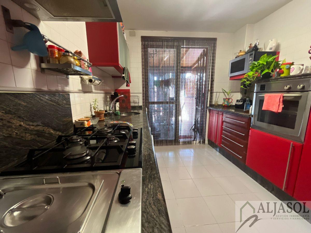 For sale of house in Palomares del Río