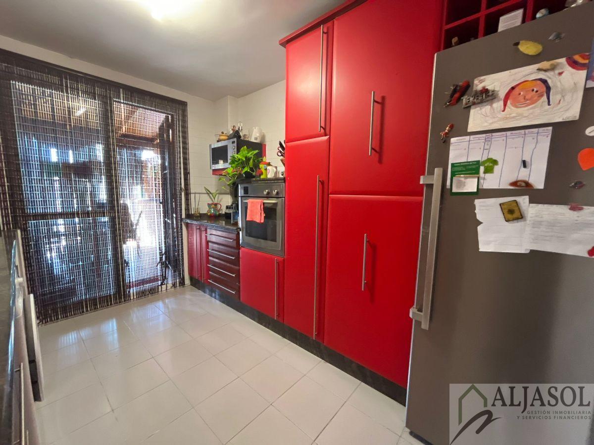For sale of house in Palomares del Río