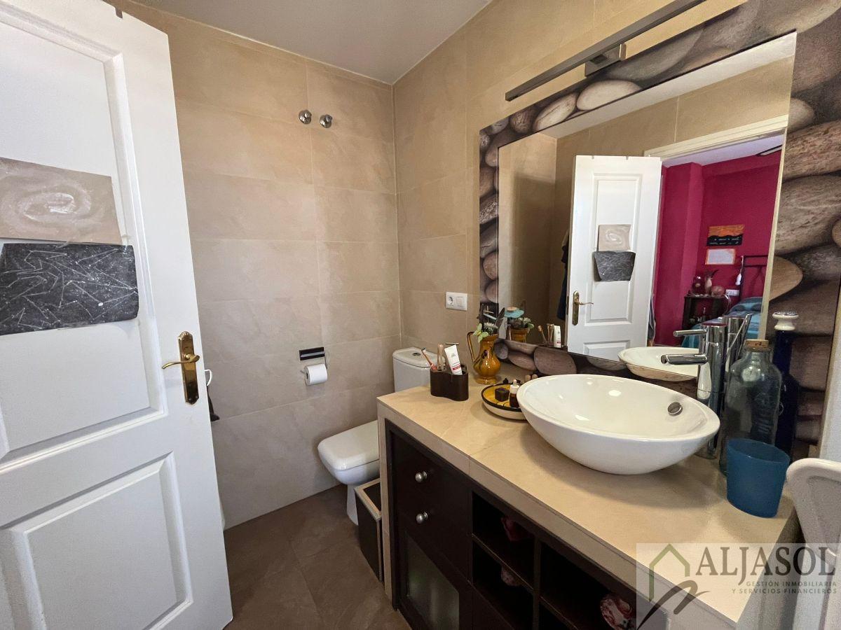 For sale of house in Palomares del Río