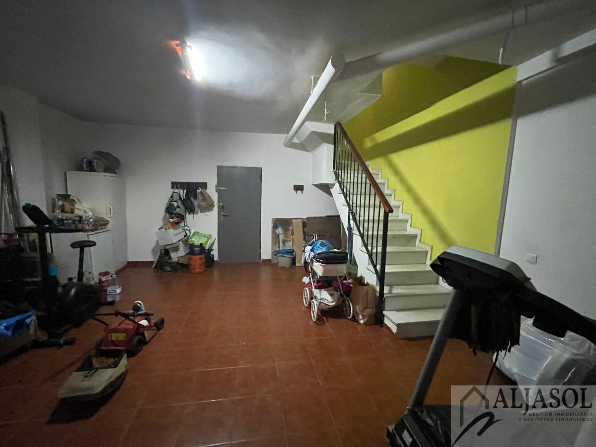 For sale of house in Palomares del Río