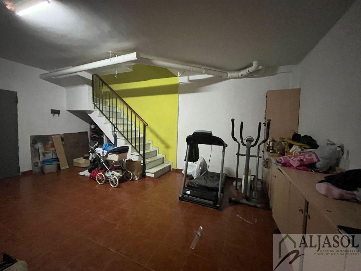 For sale of house in Palomares del Río