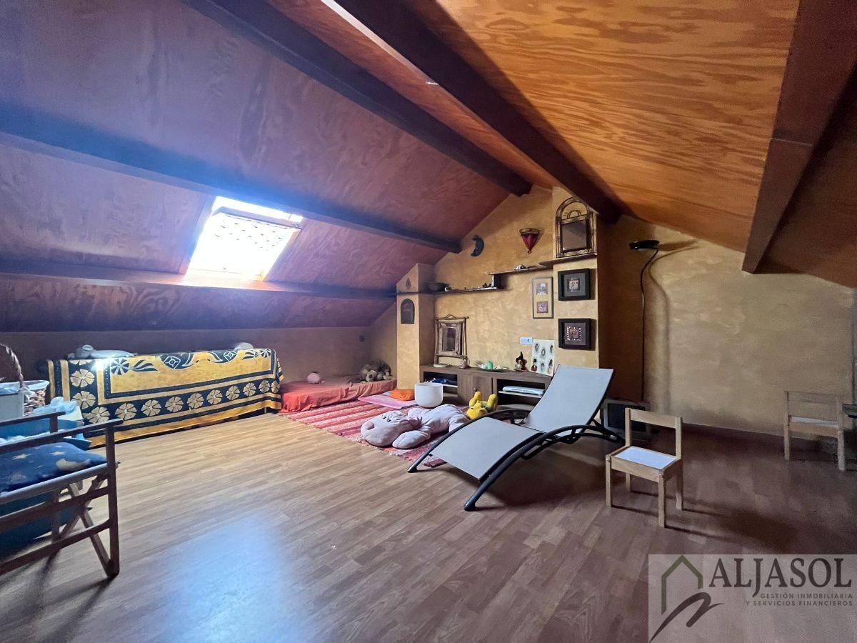For sale of house in Palomares del Río