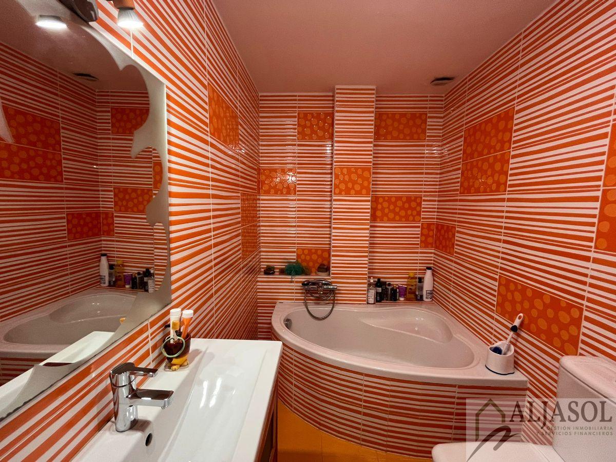 For sale of house in Palomares del Río