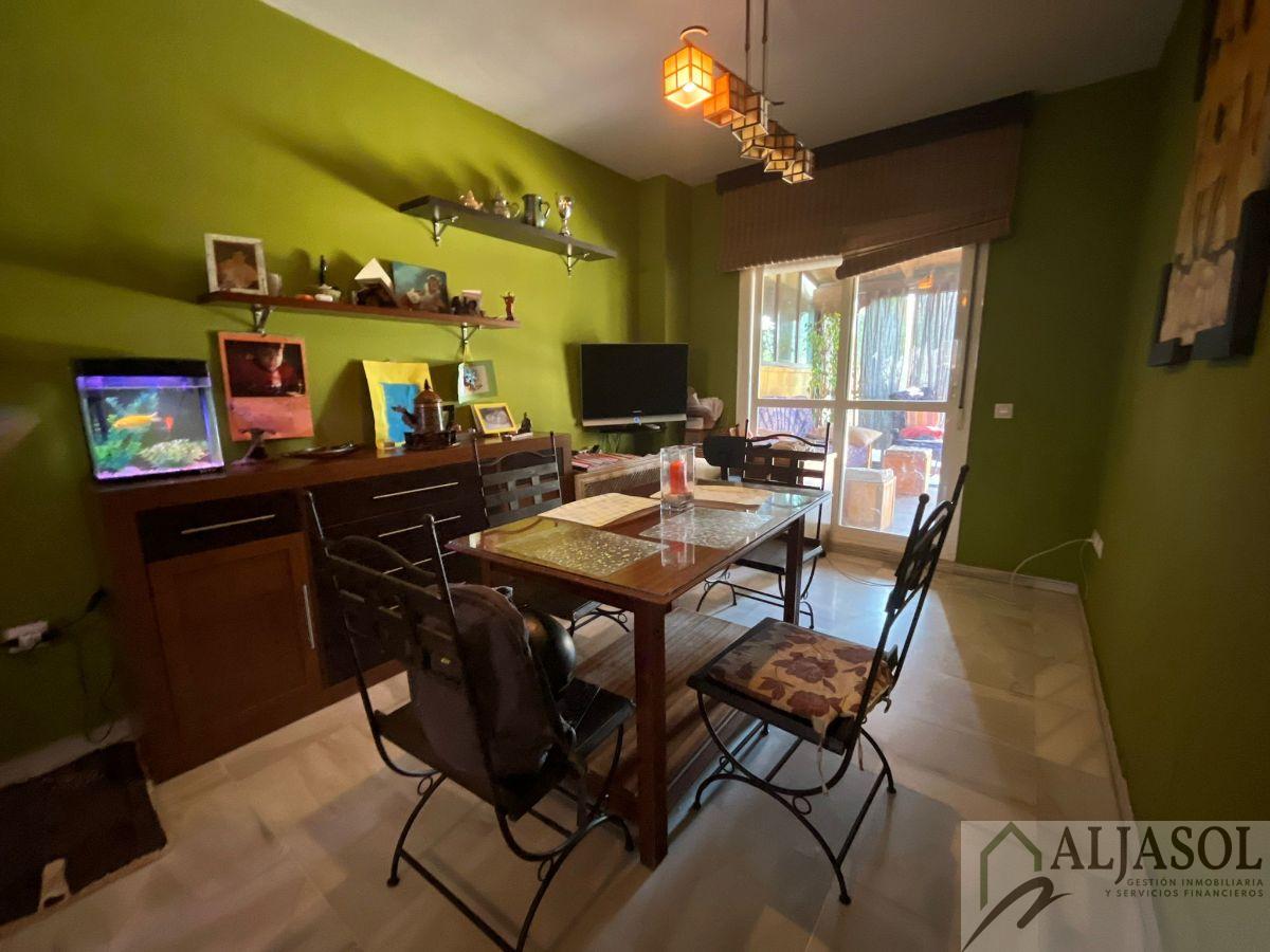 For sale of house in Palomares del Río