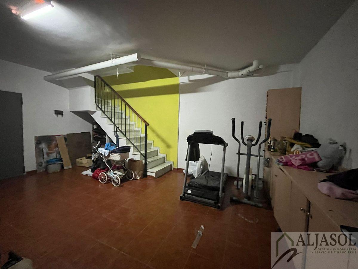 For sale of house in Palomares del Río
