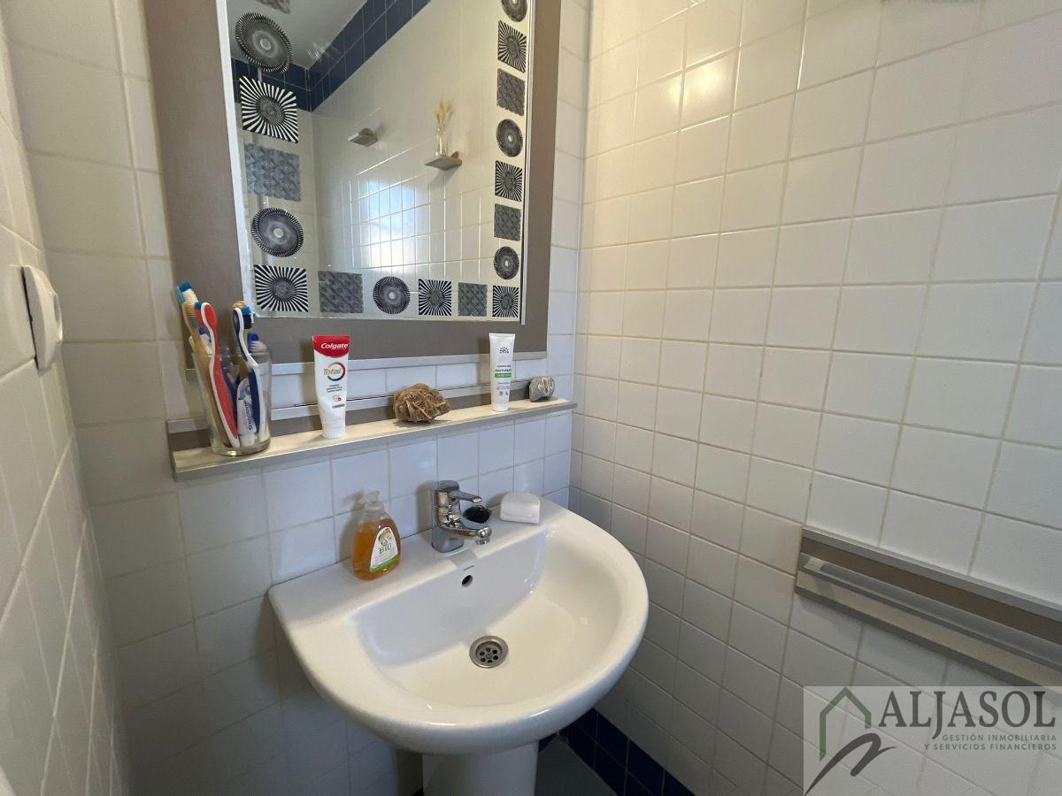 For sale of house in Palomares del Río