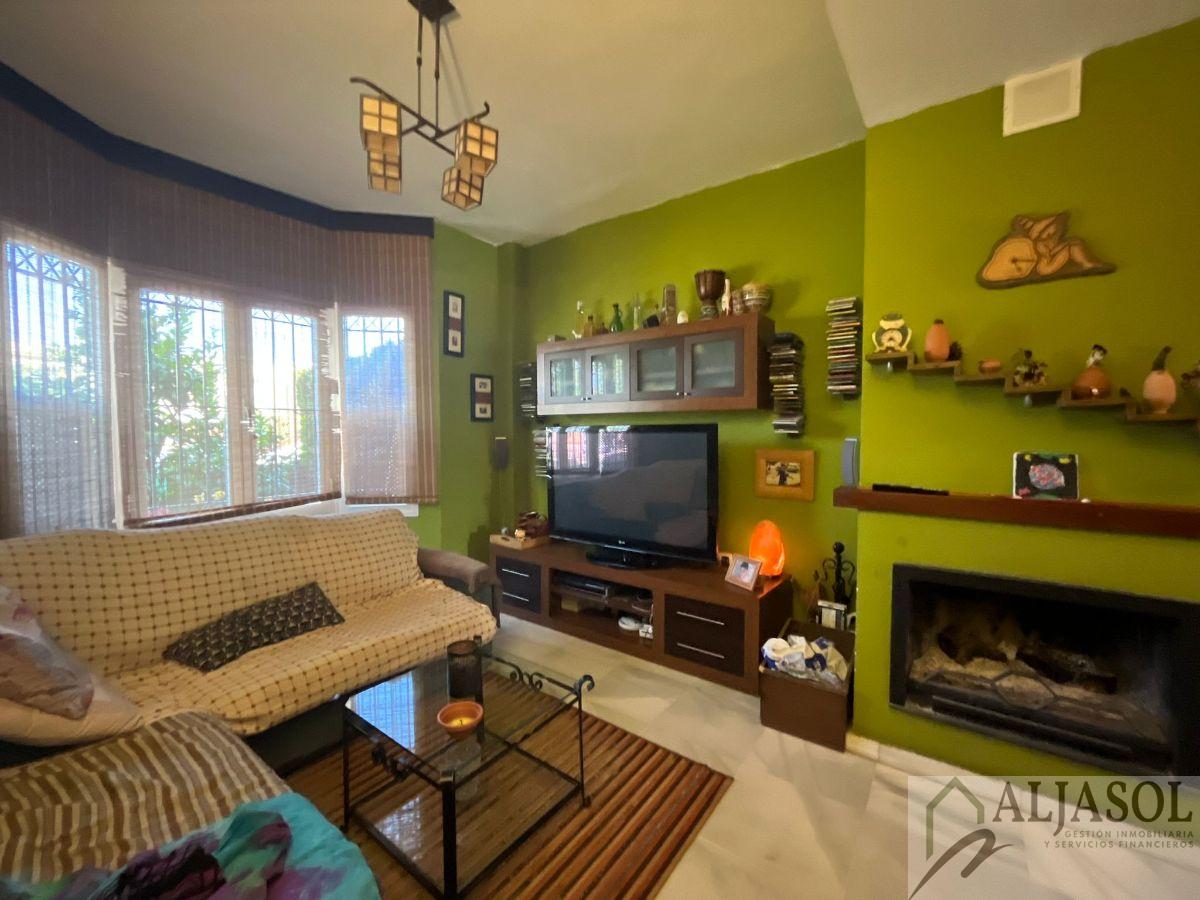 For sale of house in Palomares del Río