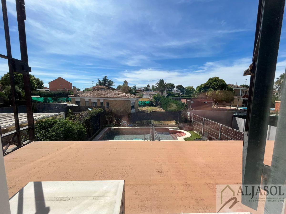 For sale of house in Palomares del Río
