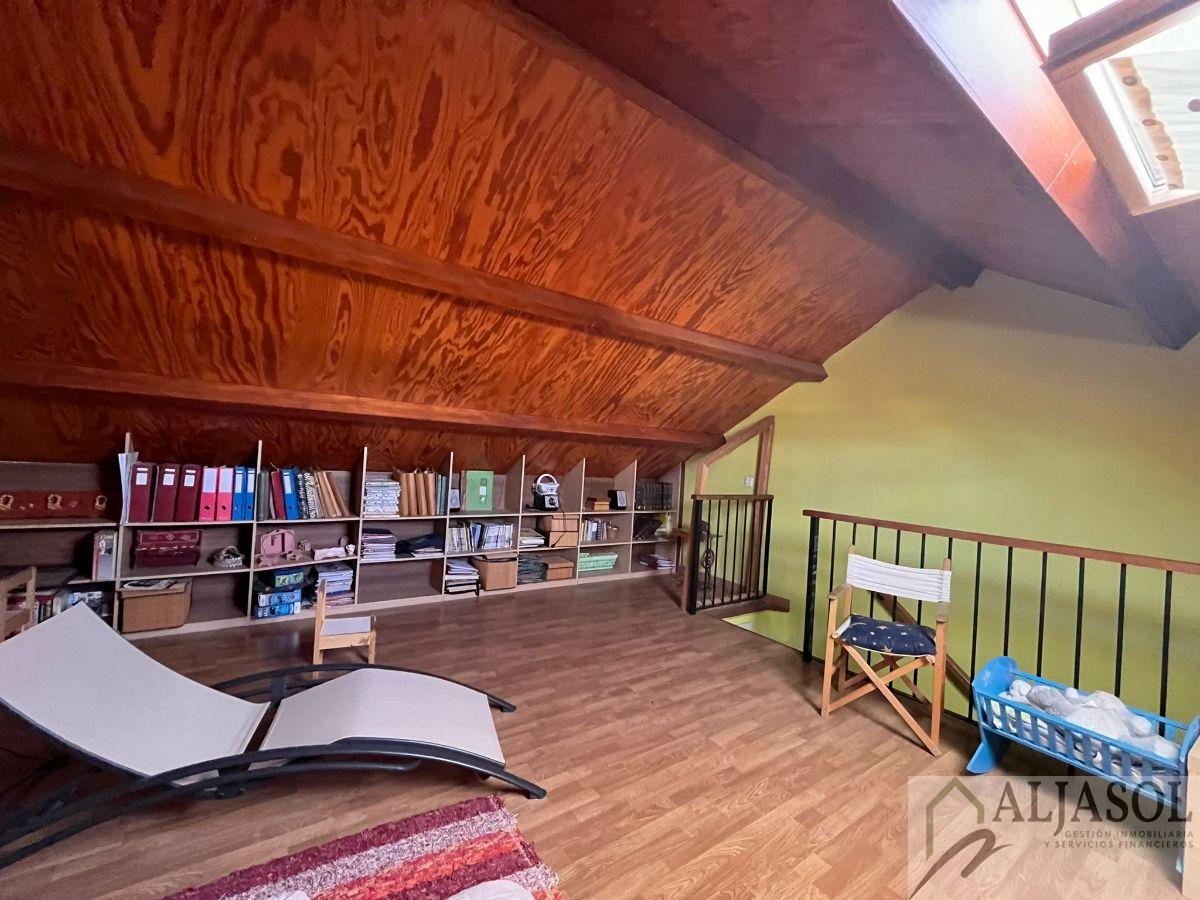 For sale of house in Palomares del Río