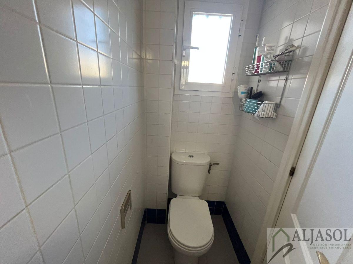 For sale of house in Palomares del Río