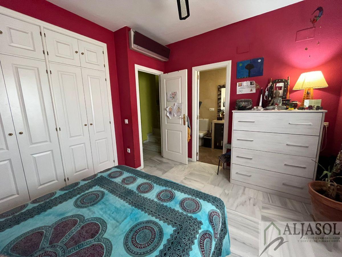 For sale of house in Palomares del Río