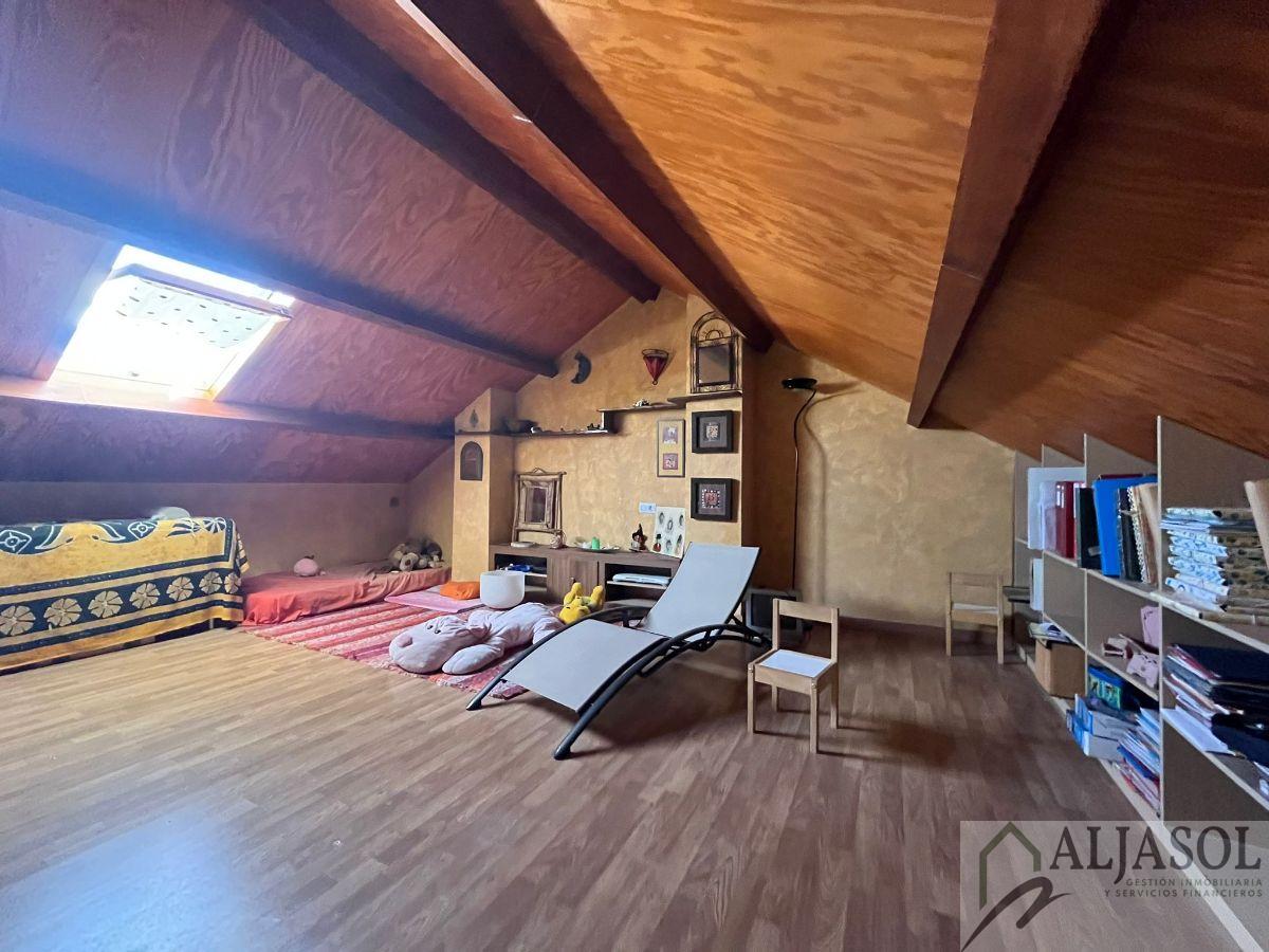 For sale of house in Palomares del Río
