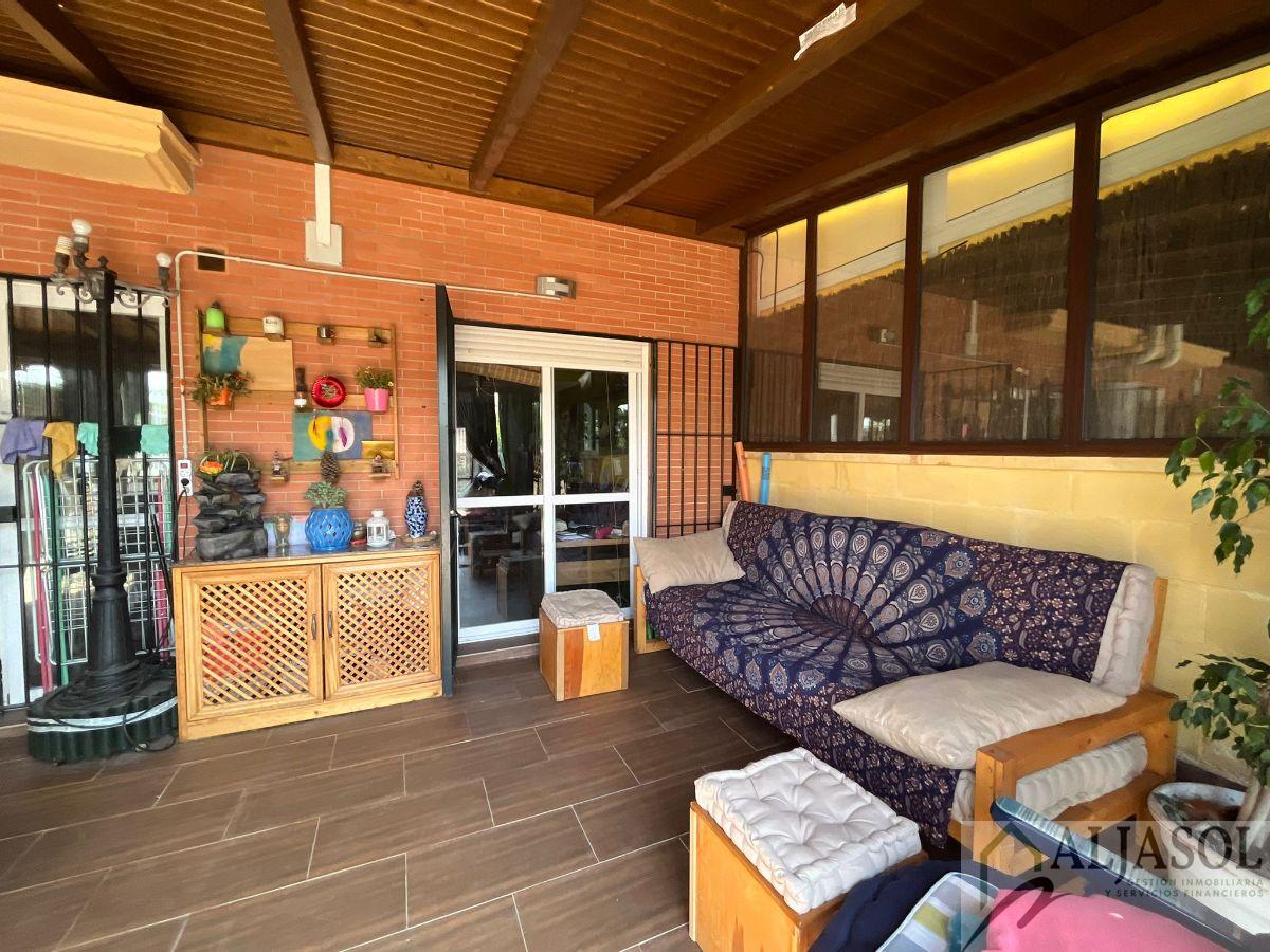 For sale of house in Palomares del Río
