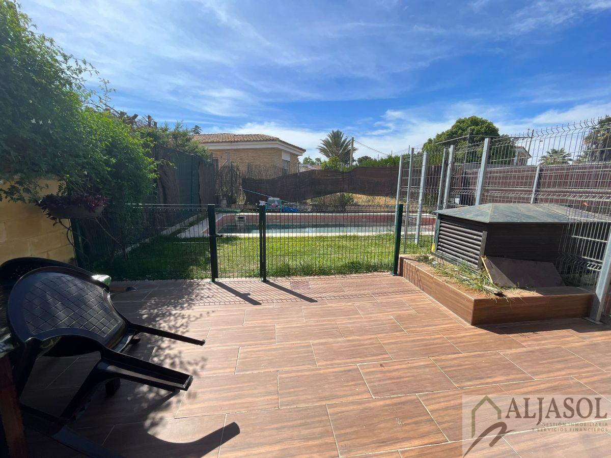 For sale of house in Palomares del Río