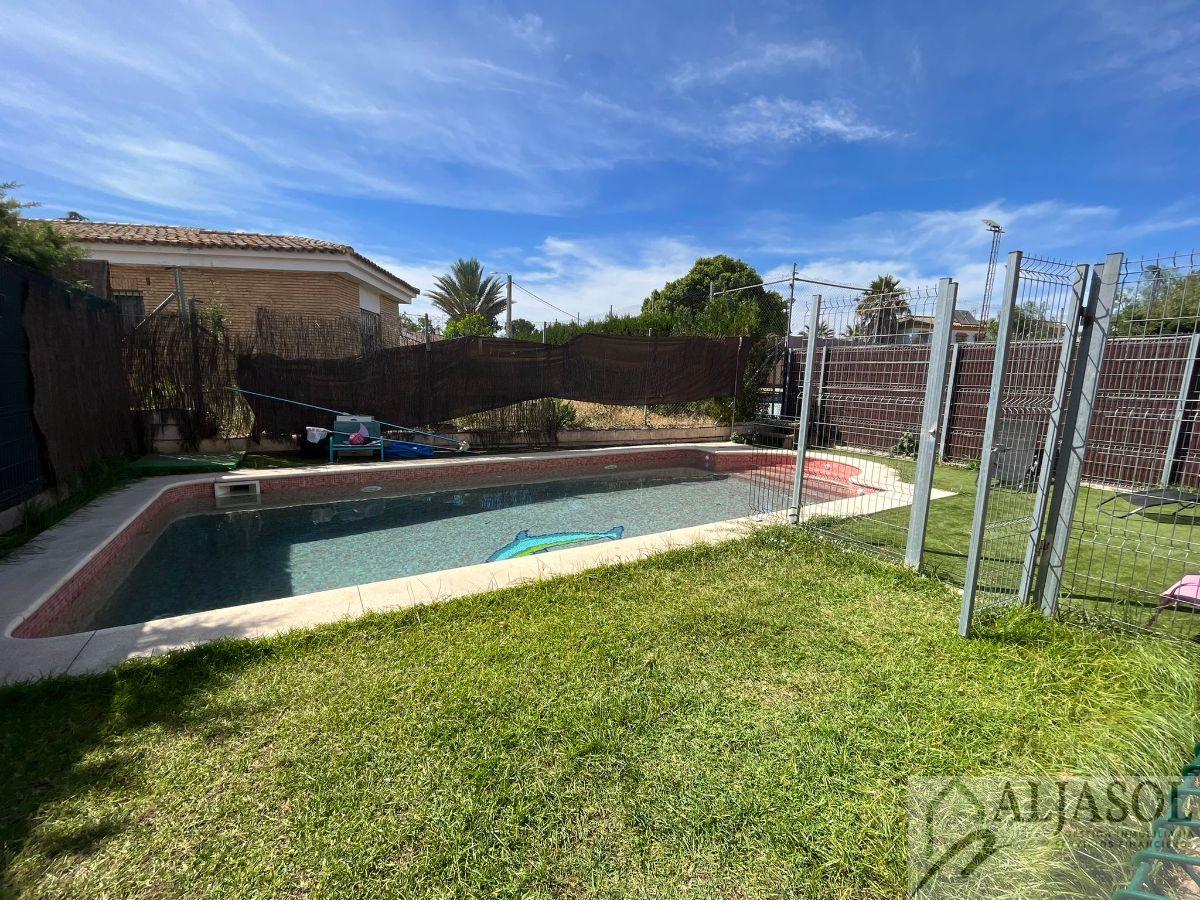 For sale of house in Palomares del Río