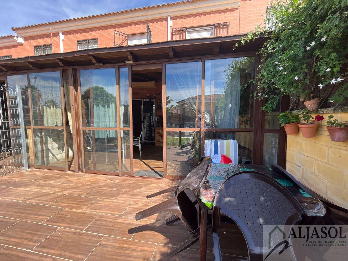 For sale of house in Palomares del Río