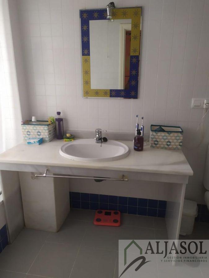 For sale of house in Palomares del Río