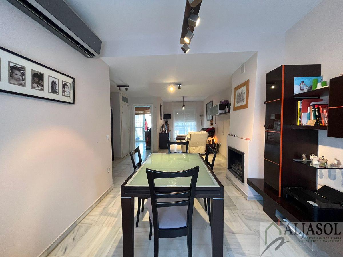 For sale of house in Palomares del Río