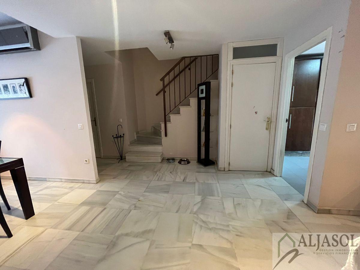 For sale of house in Palomares del Río