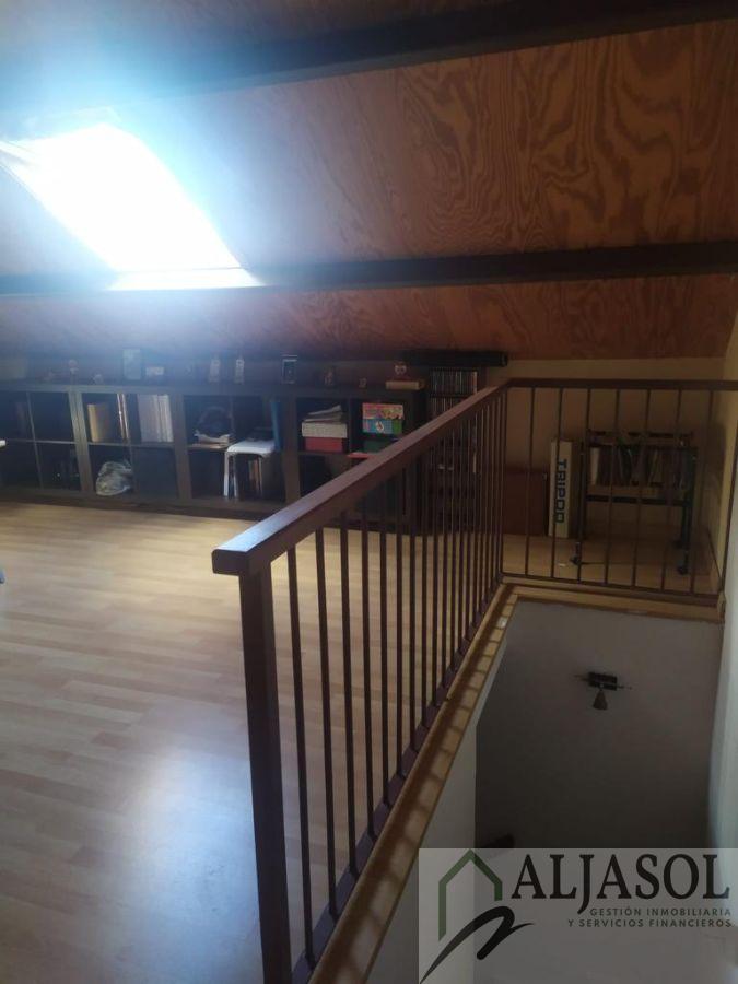For sale of house in Palomares del Río