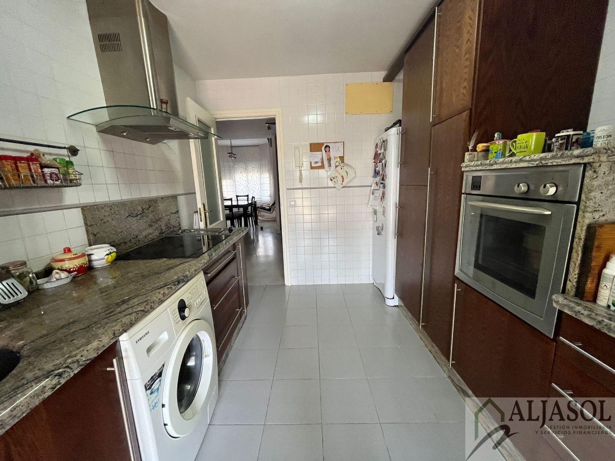 For sale of house in Palomares del Río