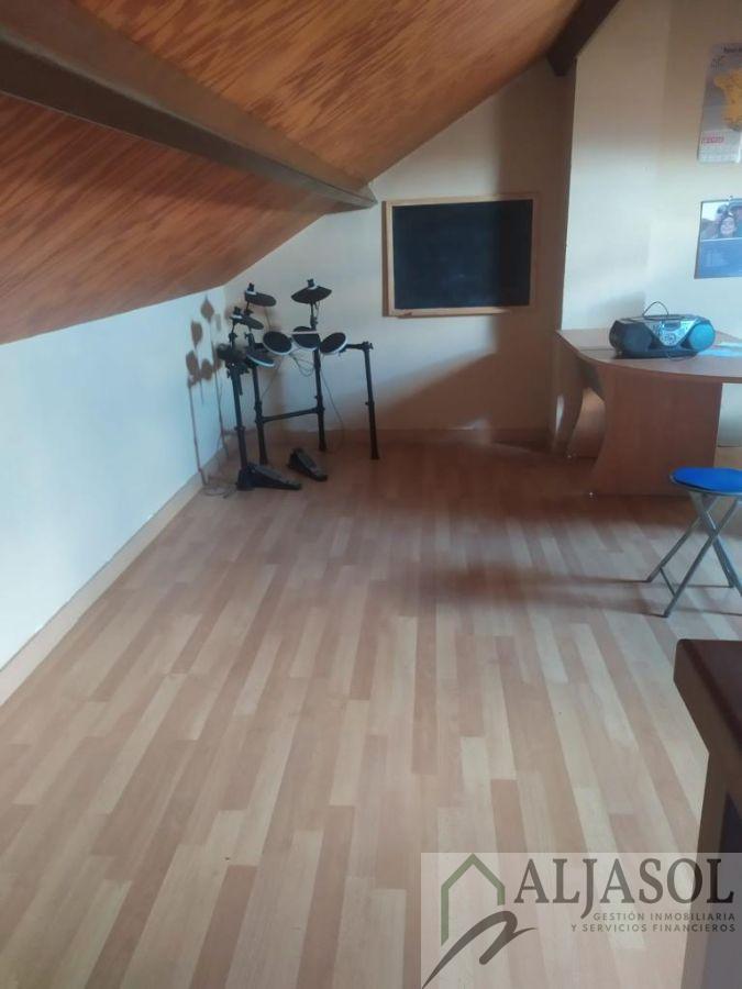 For sale of house in Palomares del Río