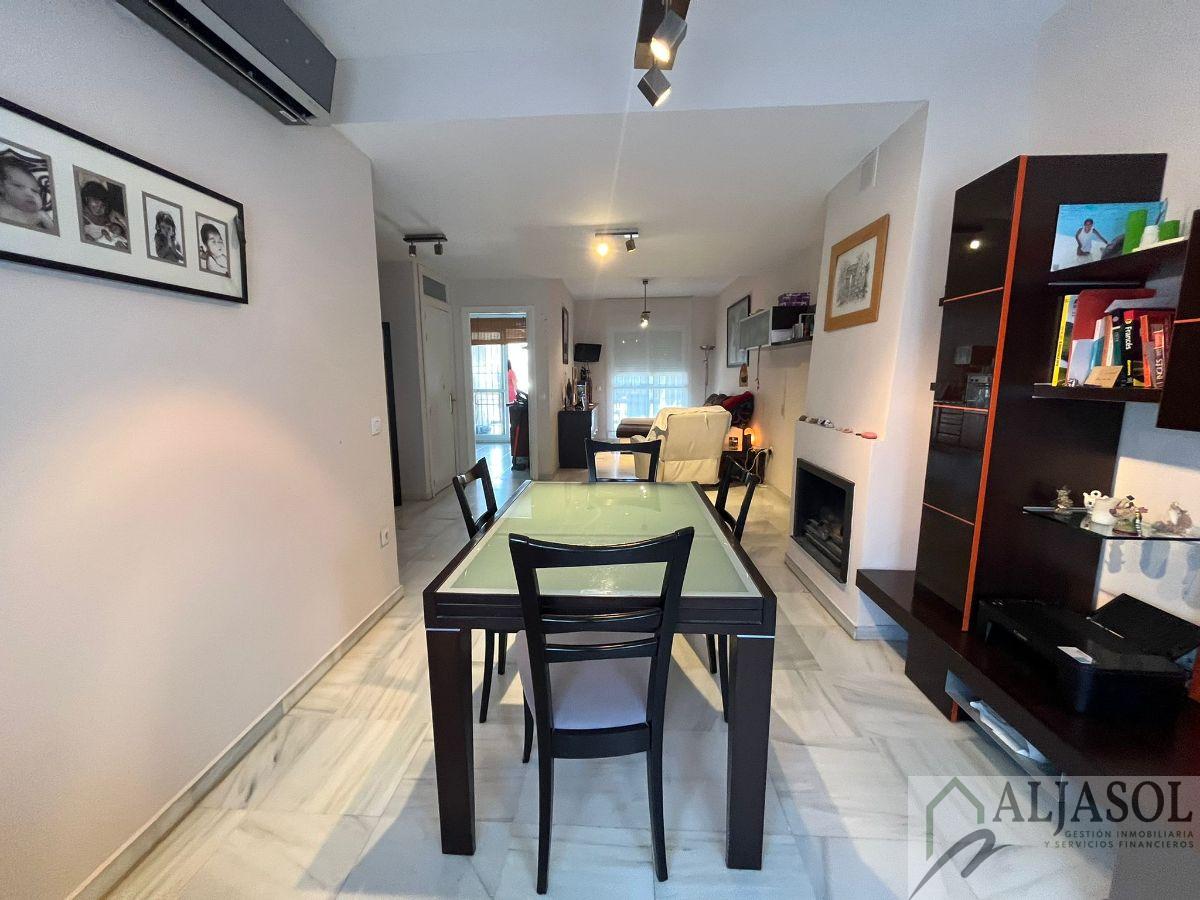 For sale of house in Palomares del Río