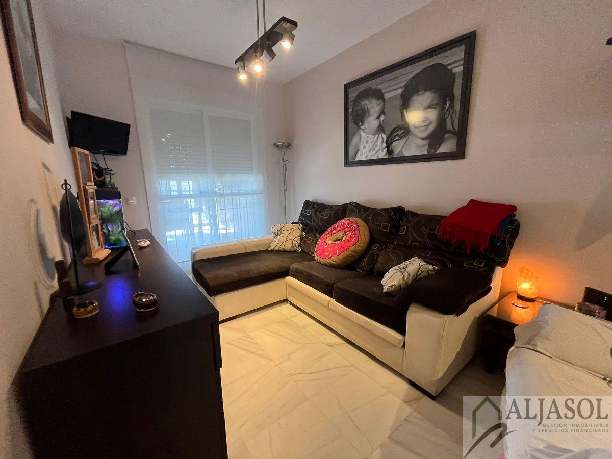 For sale of house in Palomares del Río