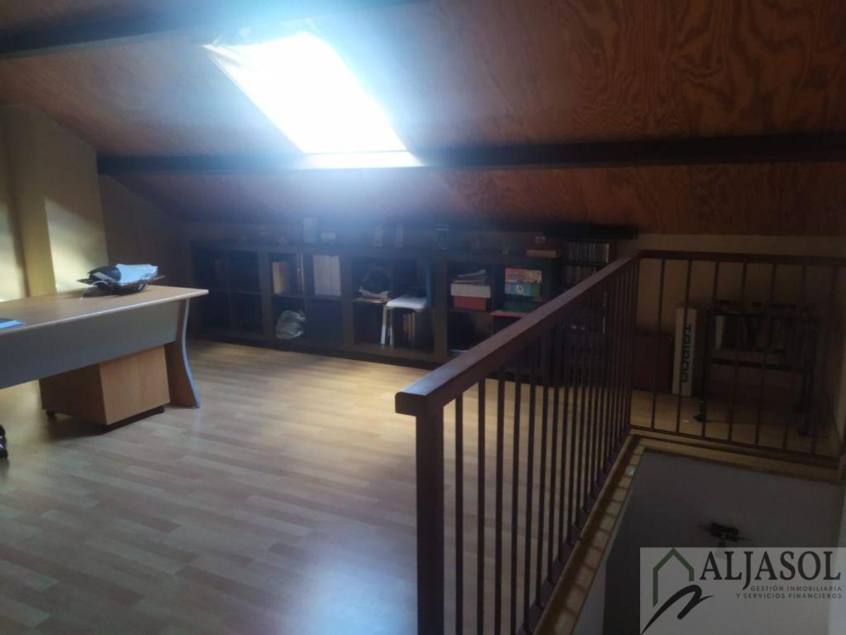 For sale of house in Palomares del Río