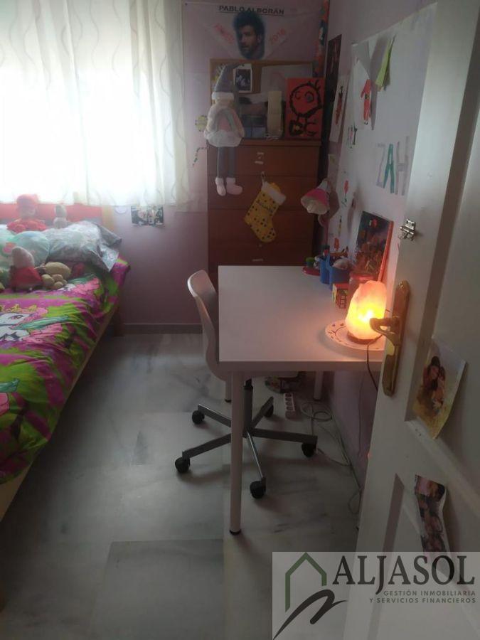 For sale of house in Palomares del Río