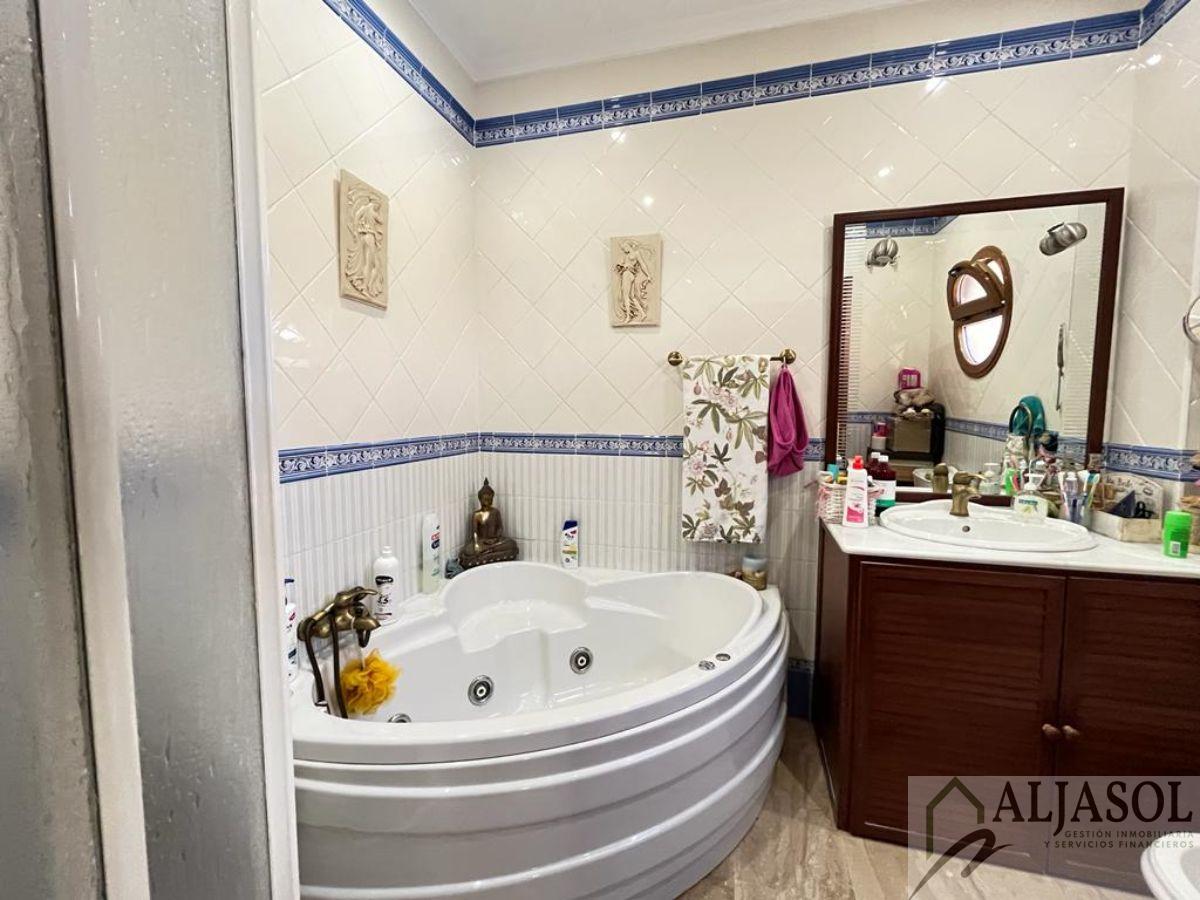 For sale of house in Santiponce