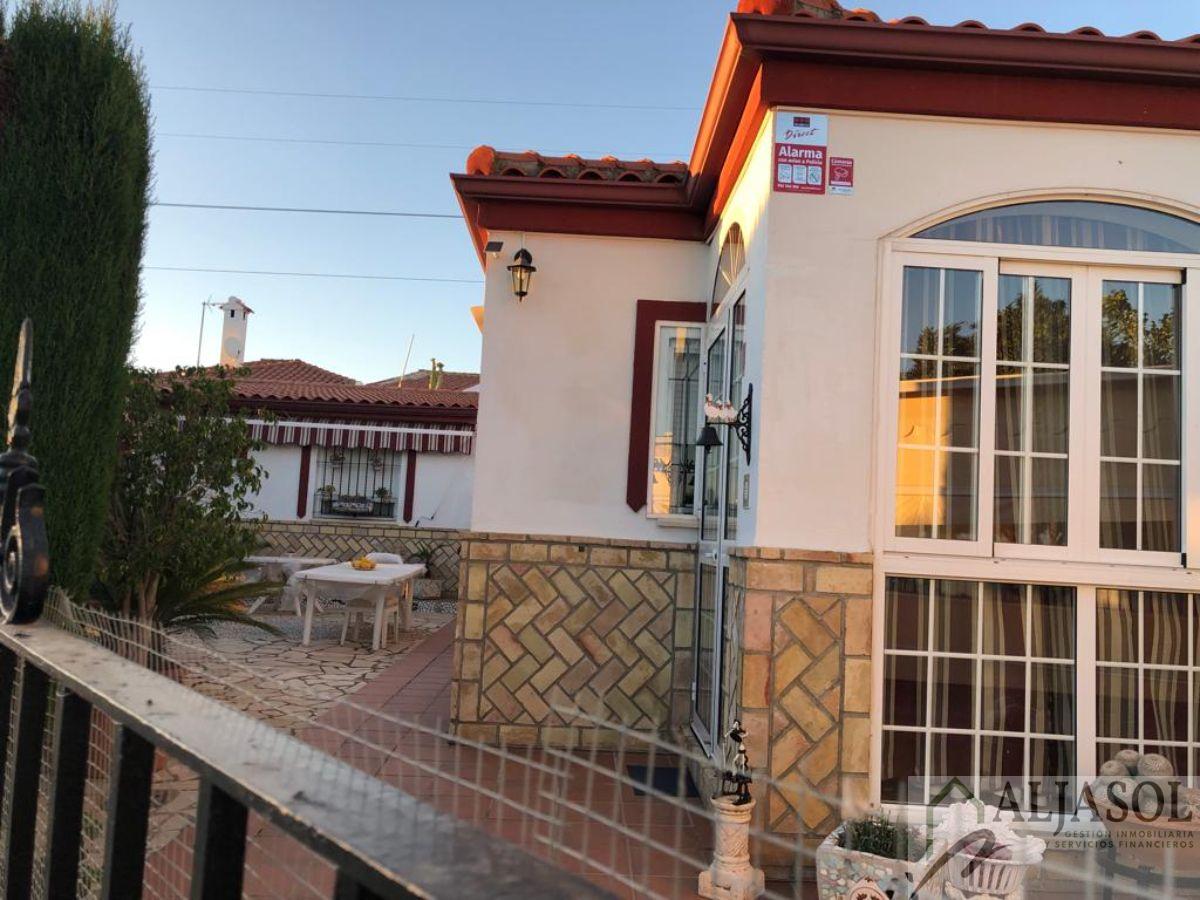 For sale of chalet in Salteras