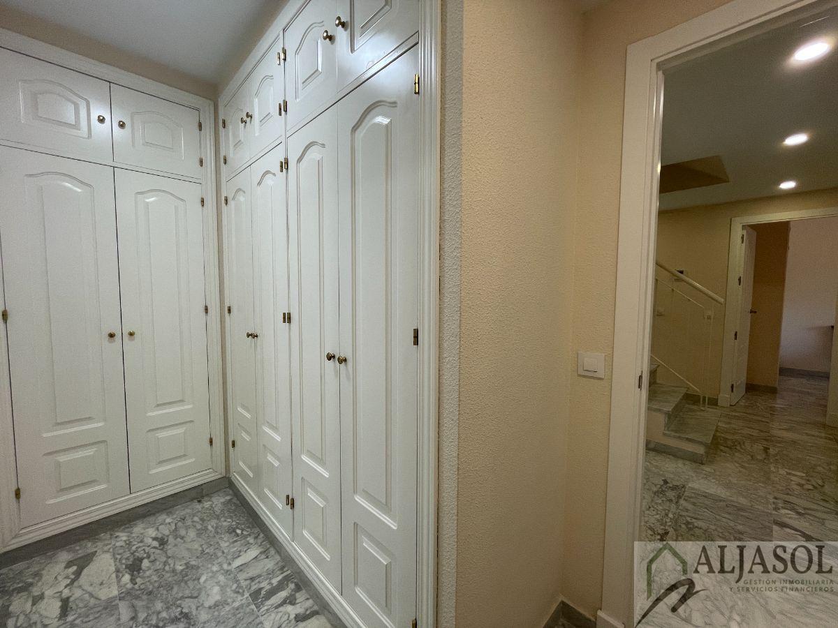 For sale of duplex in Bormujos