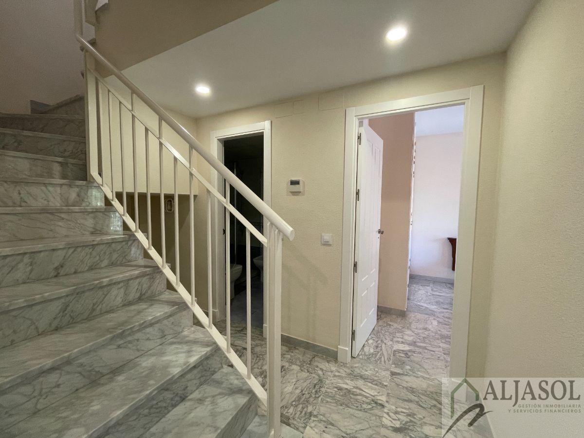 For sale of duplex in Bormujos