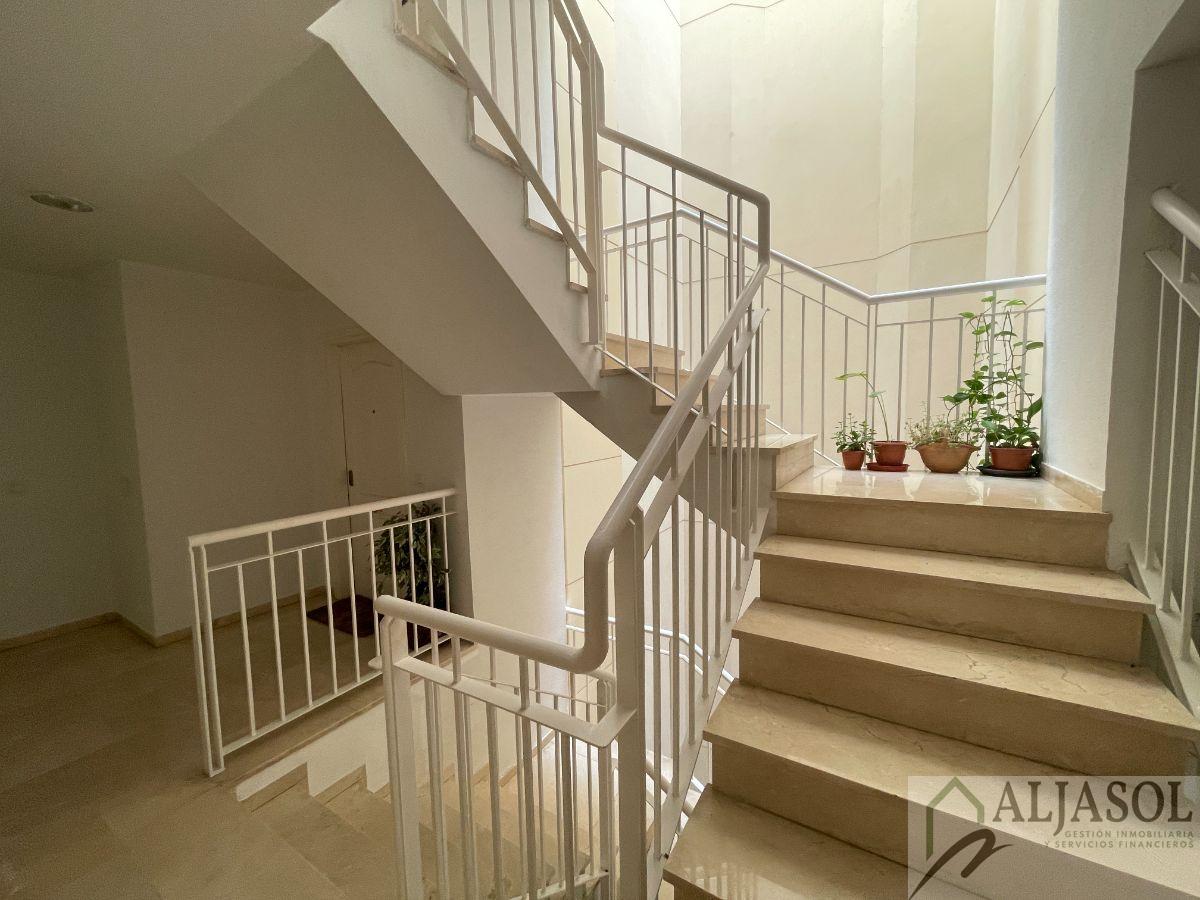 For sale of duplex in Bormujos