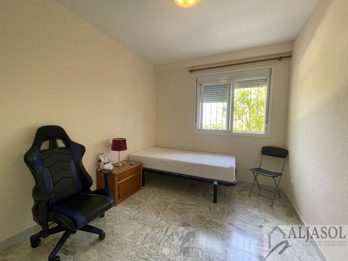 For sale of duplex in Bormujos