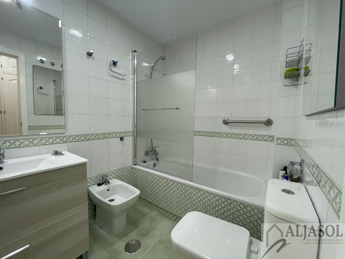 For sale of duplex in Bormujos