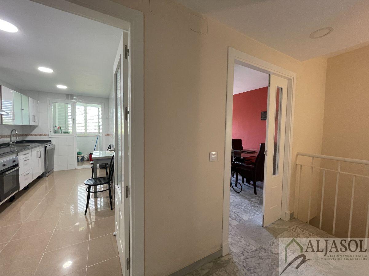 For sale of duplex in Bormujos
