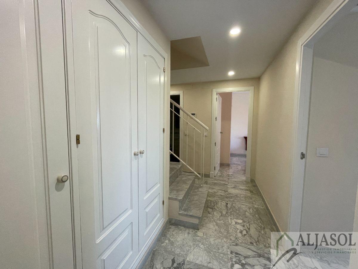 For sale of duplex in Bormujos