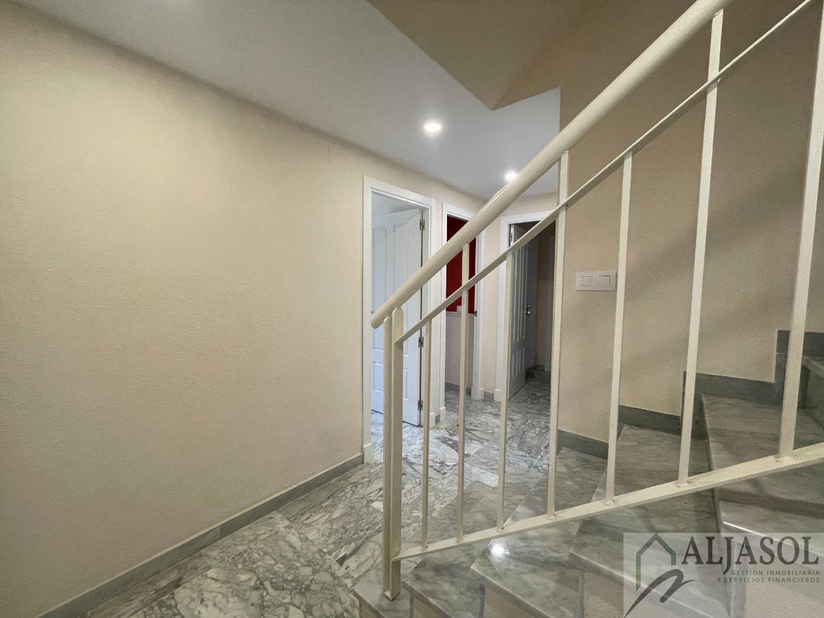 For sale of duplex in Bormujos