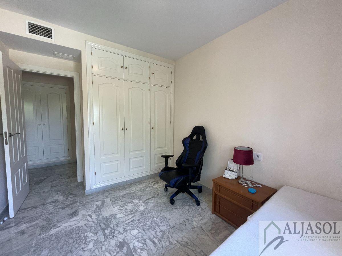 For sale of duplex in Bormujos