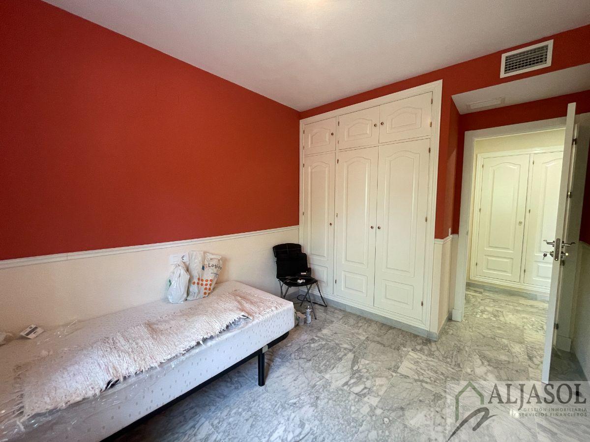 For sale of duplex in Bormujos